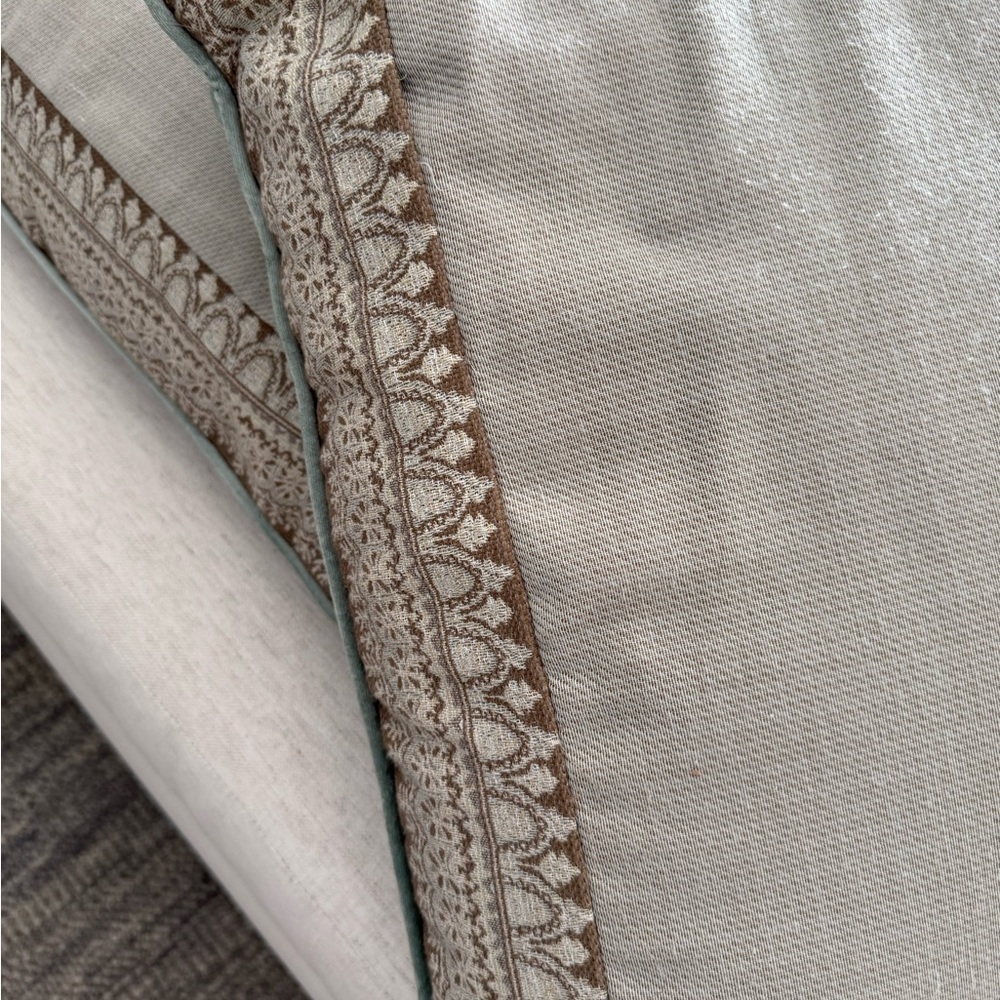 J QUEEN NEW YORK ‘Collette’ Set of Two Euro Shams - Picture 6 of 8